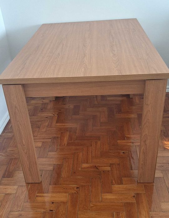 Conjunto mesa de sala e  4 cadeiras