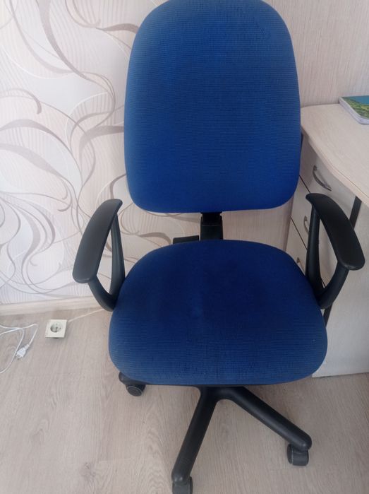 Продам стілець офісний