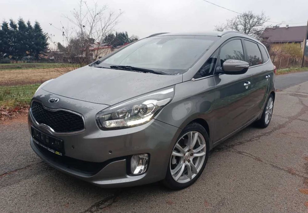 Продаж автомобіля  Kia Carens 2015 з Європи