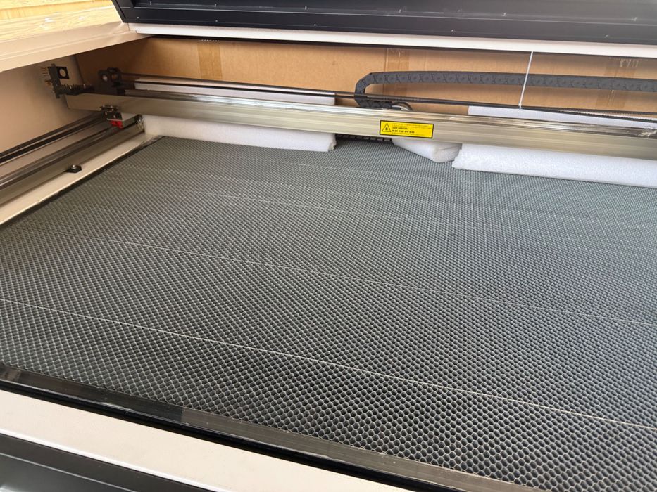 Profesjonalny laser 1390, CO2, 150W z kamerą SV300-New