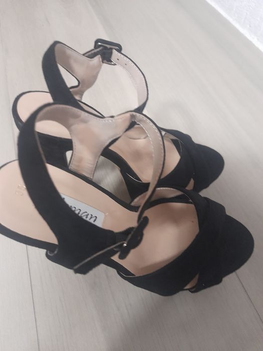 Sandálias  nunca usadas