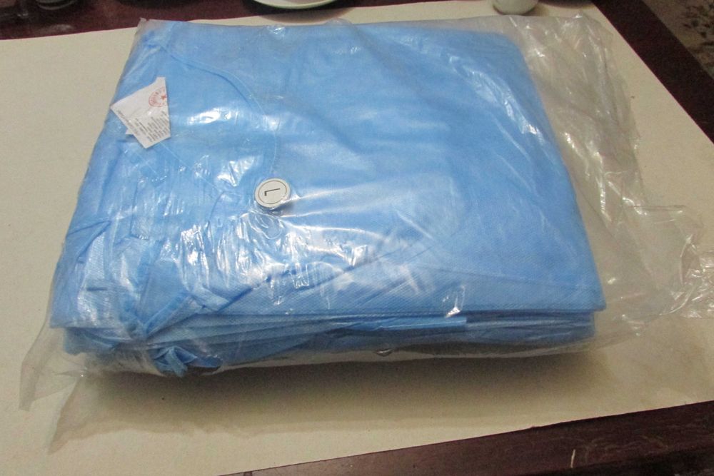 Одноразовий халат  розмір L  10 штук.