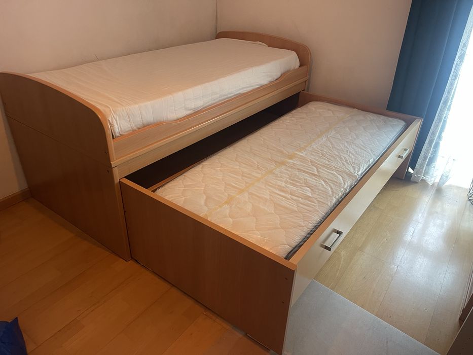 Cama solteiro dupla com colchões e 4 gavetas