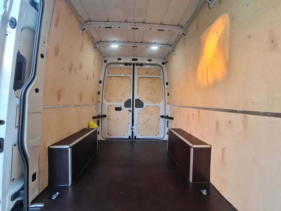 Zabudowa zabezpieczenie ze sklejki Volkswagen Crafter van