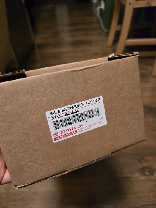Uchwyt dachowy na narty/snowboard Toyota OEM  PZ403oo 636oo