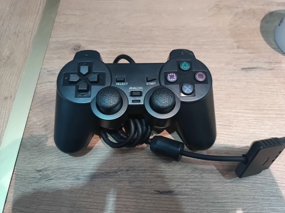 Pad do konsoli PlayStation 2