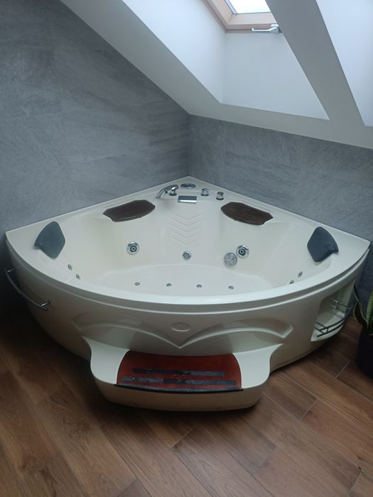 Wanna z hydromasażemi narożna 150x150