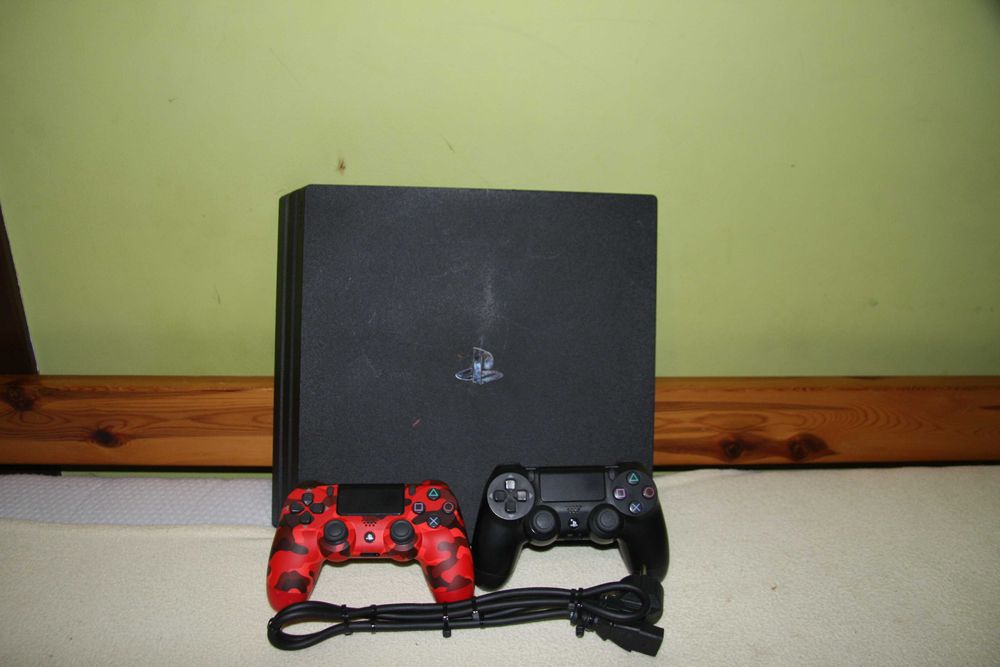 konsola ps4  z 2 padani za 700zł1 1tb!