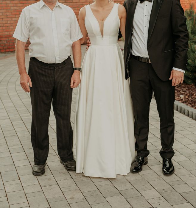 Satynowa suknia ślubna