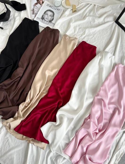 Атласна шовкова сатинова максі спідниця в стилі zara  довга