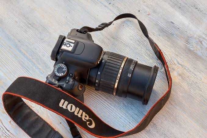 Продам зеркальный фотоаппарат Canon EOS 600D