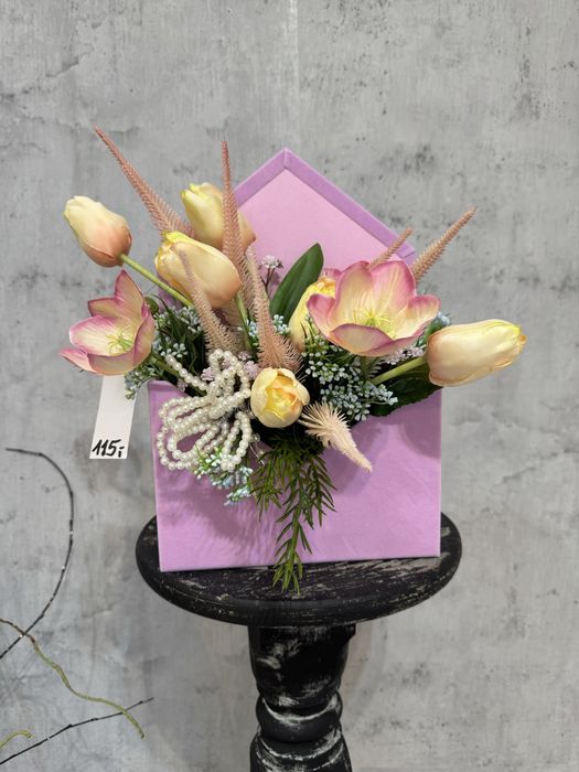 Wiosenny flowerbox w welurowej kopercie.