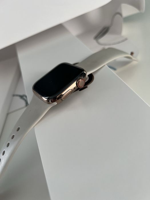 Apple Watch 4 series 40 mm жіночі як нові