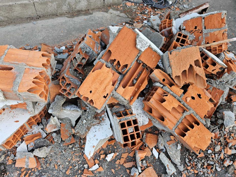 Dá-se entulho de obra