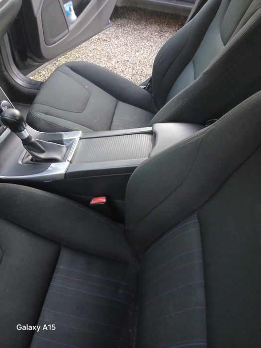 Vendo VOLVO S60, em otimas condições,  estofos e assentos em bom estado, pneus novos.  Carro confortável,  muito seguro com design muito agradável