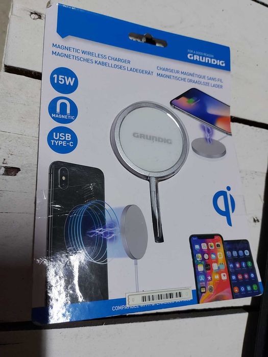 Pudełko Ładowarek indukcyjnych i bezprzewodowych Grundig