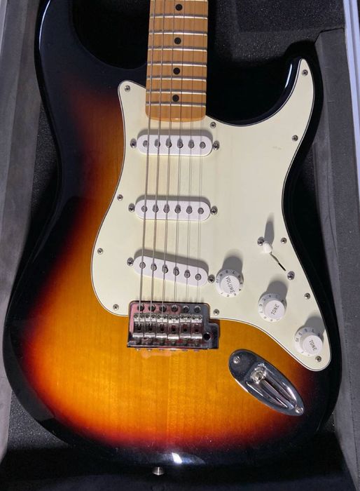 Fender strat mn bsb + Vox комбик + 8 педалей + кейс + коммутация