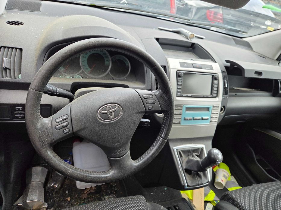 Toyota Corolla Verso 2.0 D4D kod lakieru 03A części