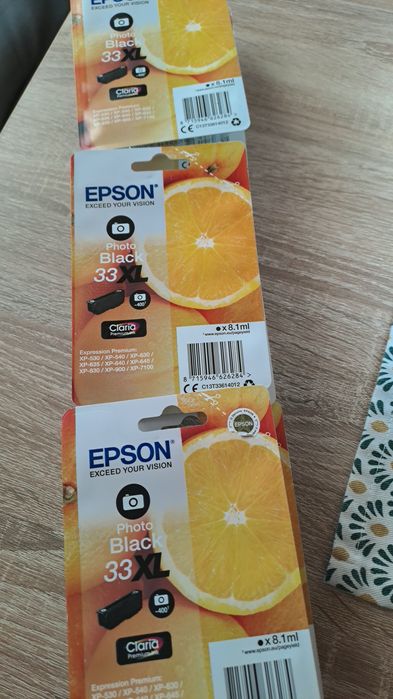 Vendo tinteiros para impressora Epson 3 em preto e tres de cores 15 euros cada todos 70 euros