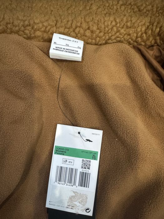 Продам куртку , пуховик Nike оригінал!