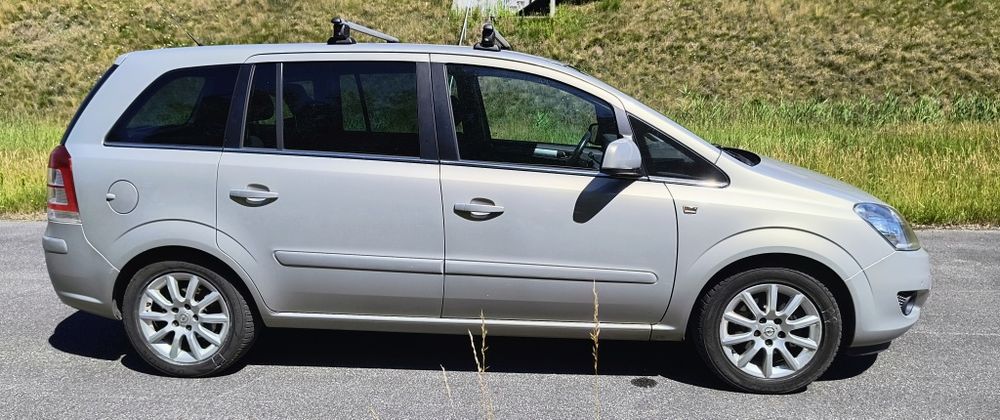 Opel Zafira 2011r 1.8 benzyna automat, 7 osobowa, hak
