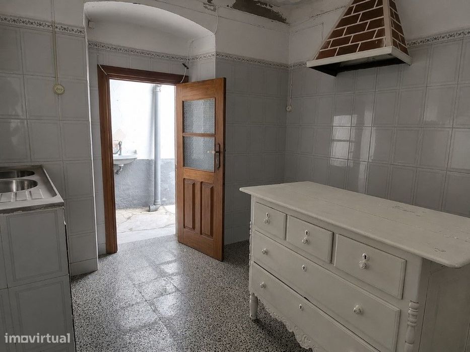 Moradia T1+1 com quintal na Vila de Redondo (Évora)