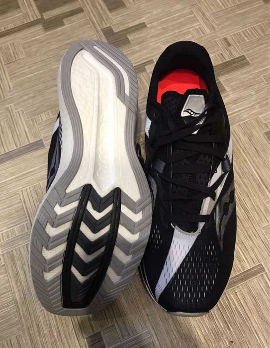 Кросівки Saucony Endorphin Pro 2 для бігу