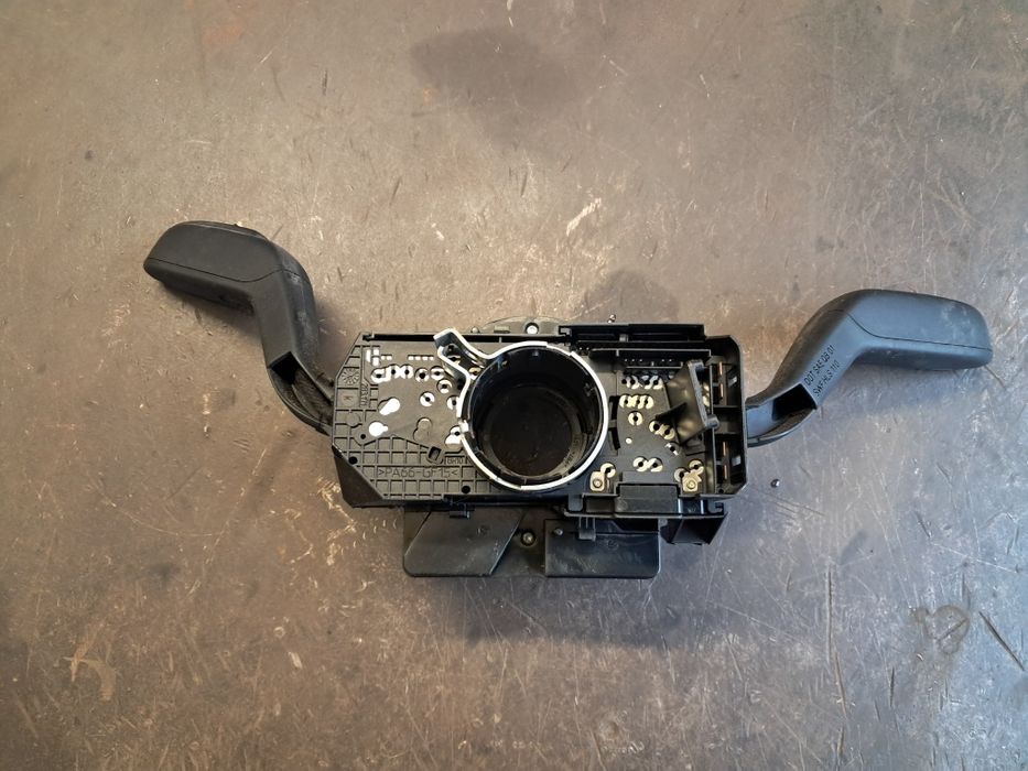 Przełącznik zespolnony kierunkowskazów manetki Seat Ibiza IV rok 2010