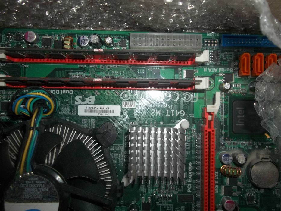 материнская плата на 2-4 ядерные  сокет 775 (со видео и звуком и без