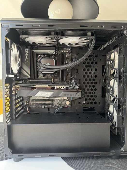 Komputer gamingowy RYZEN 7800X3D/32Gb RAM/RTX 2080