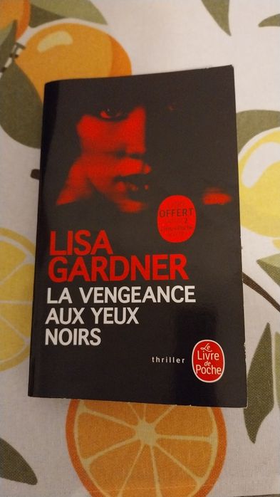La vengeance aux yeux noirs. Portes incluídos