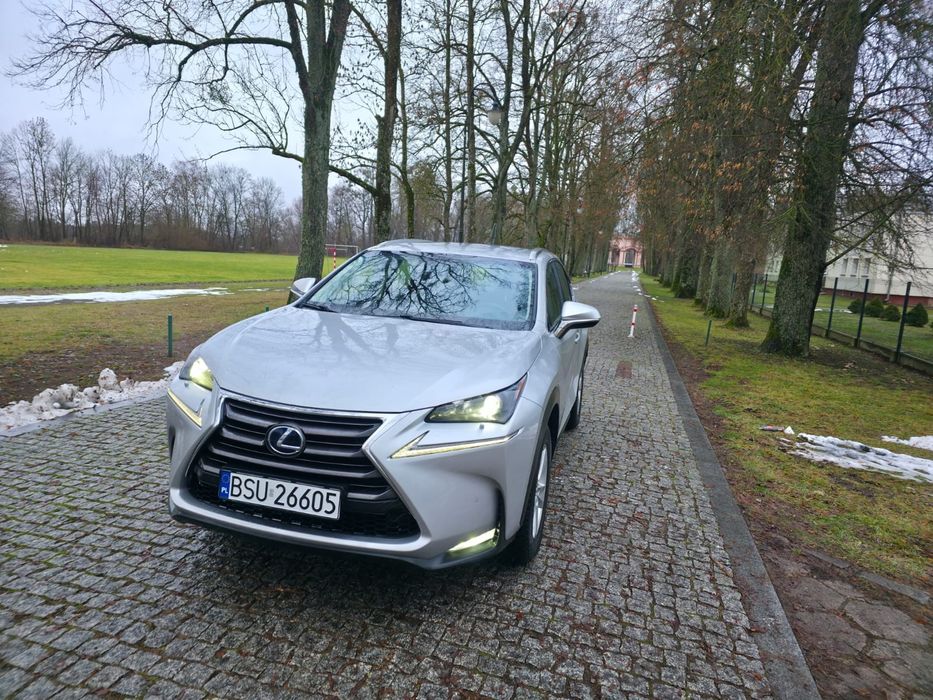 Lexus nx300h stan b.dobry