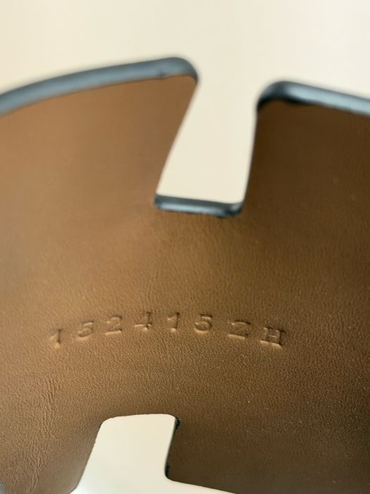 Hermès Izmir Black Leather H Sandals – Size 43