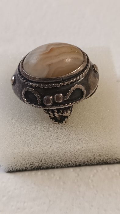 Srebrny pierścionek Metaloplastyki.