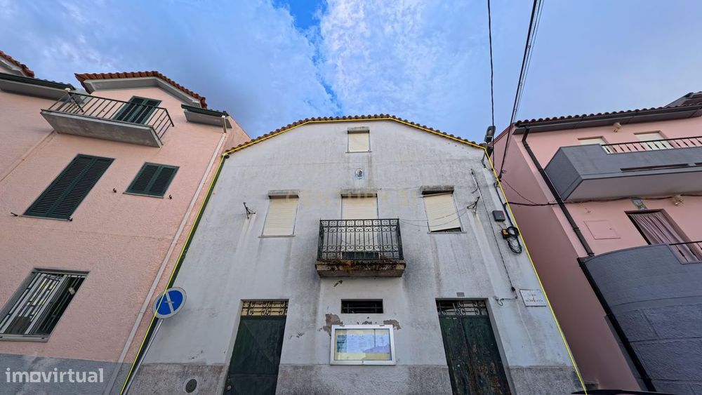 Moradia em banda para recuperar em Mangualde da Serra - Gouveia, próxi