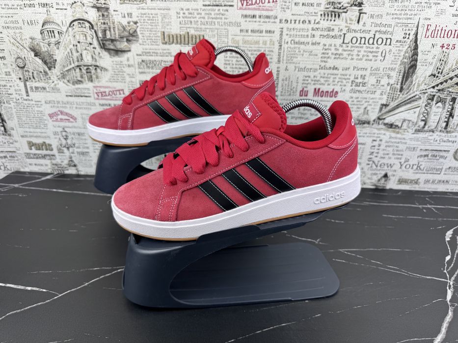 Кросівки Adidas Розмір 42.5 / Взуття