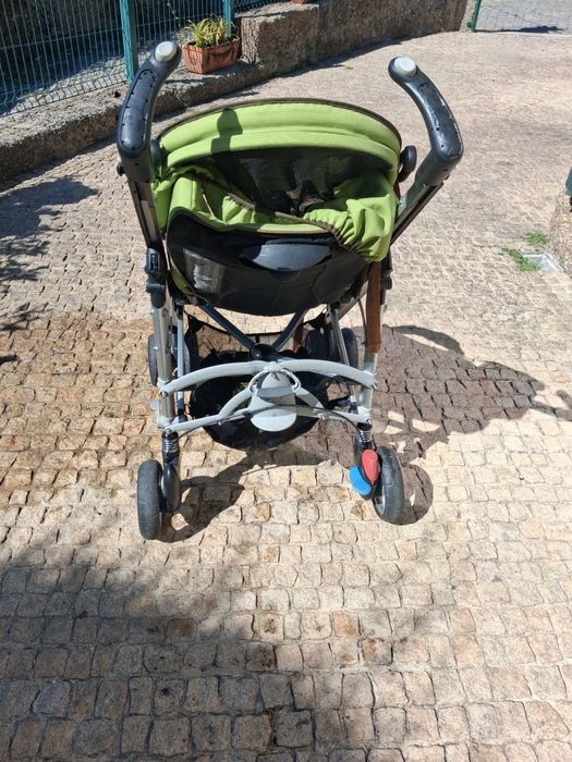 Carrinho de bebé impecável.