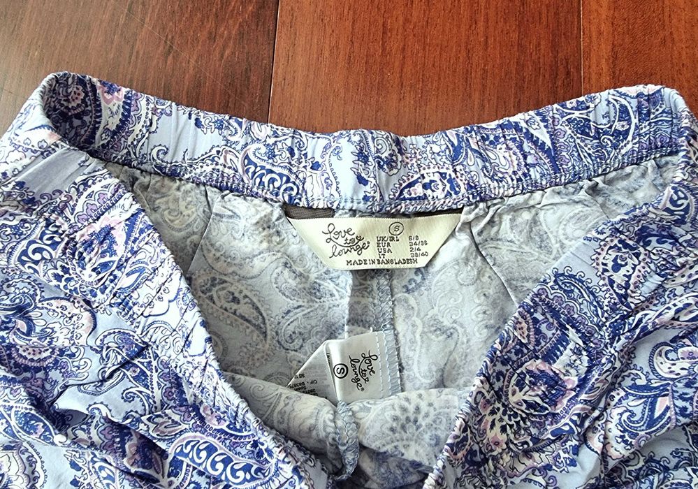 Calções curtos de pijama com padrão azul e lilás Primark, tamanho S