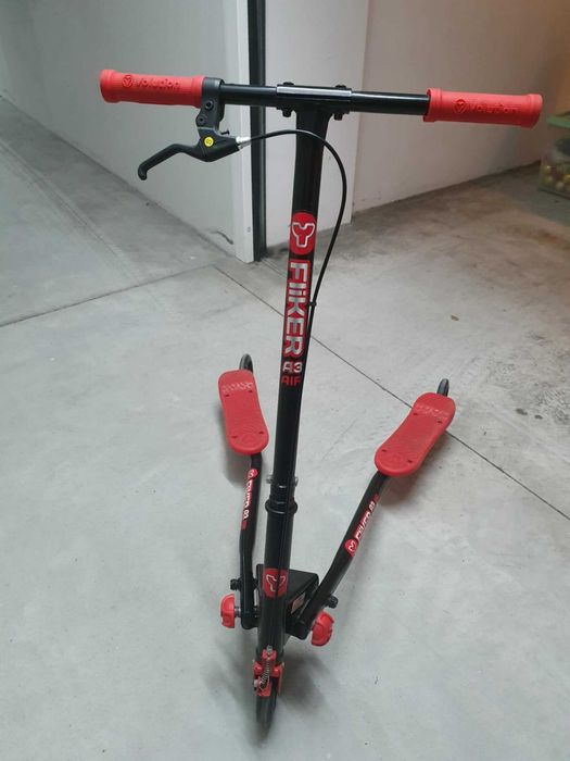 Fliker (triciclo articulado) de três rodas