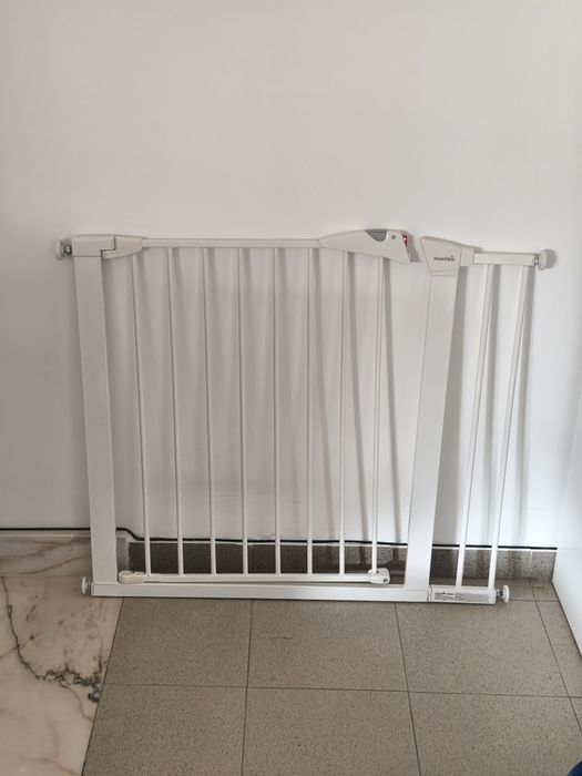 Barreira de segurança para crianças em Metal Branco.,com fecho semiautomático