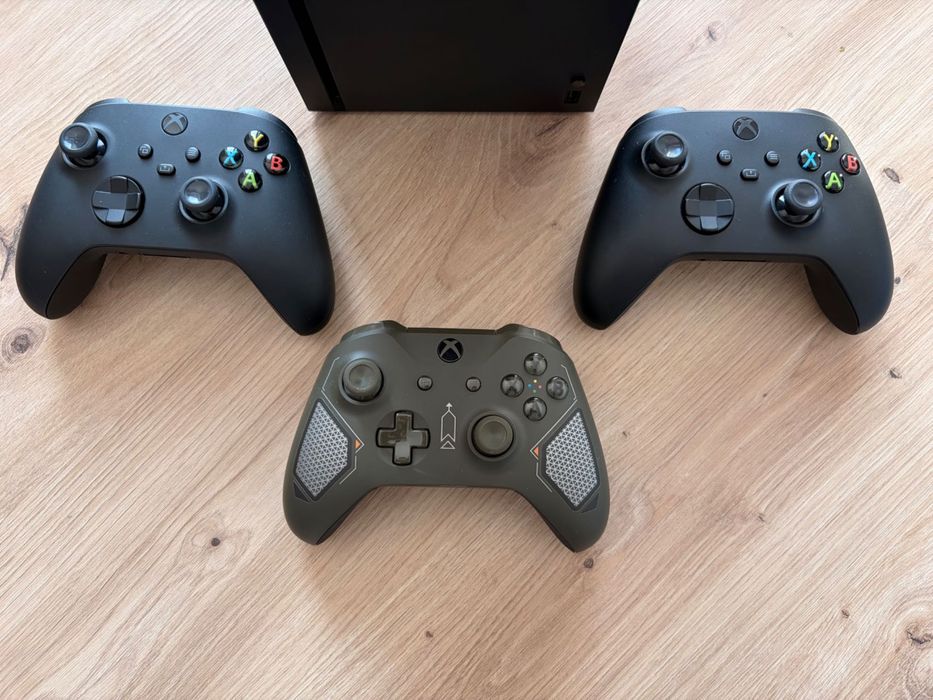 Xbox Series X 2Tb (w tym Segate 1Tb) + 3 pady - stan Bardzo Dobry
