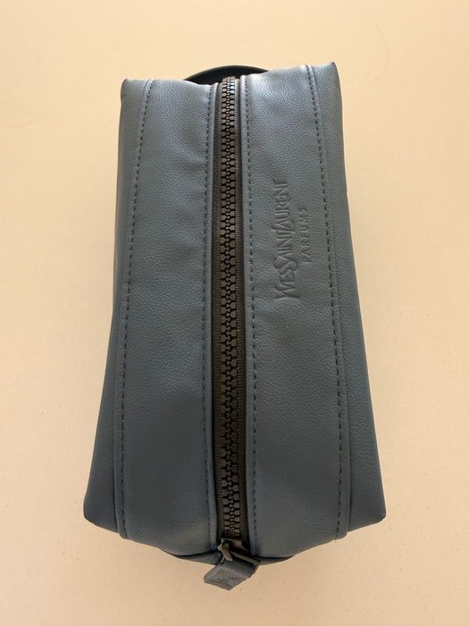 Necessaire Yves Saint Laurent, nunca usado
