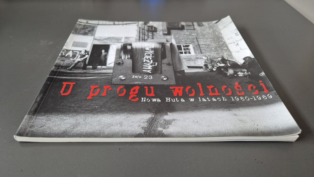 Praca zbiorowa U progu Wolności Nowa Huta w latach 1980-1989 katalog 2005