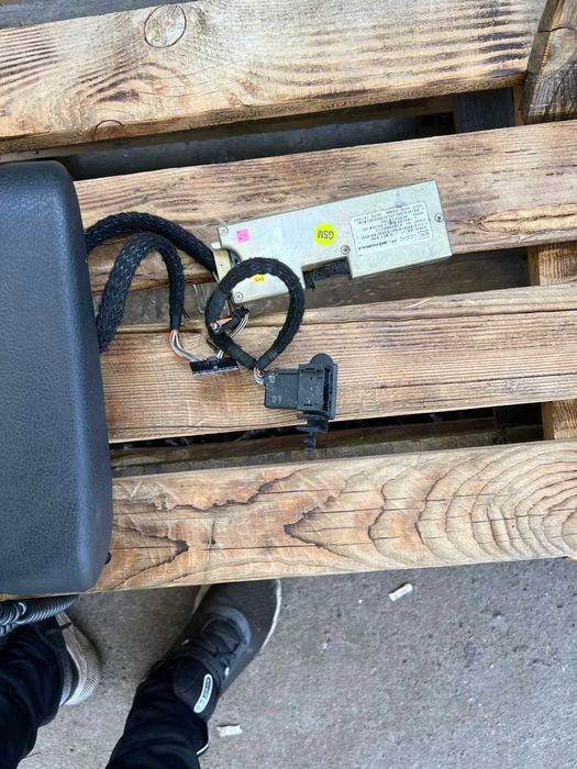 Підлокітник  BMW E39