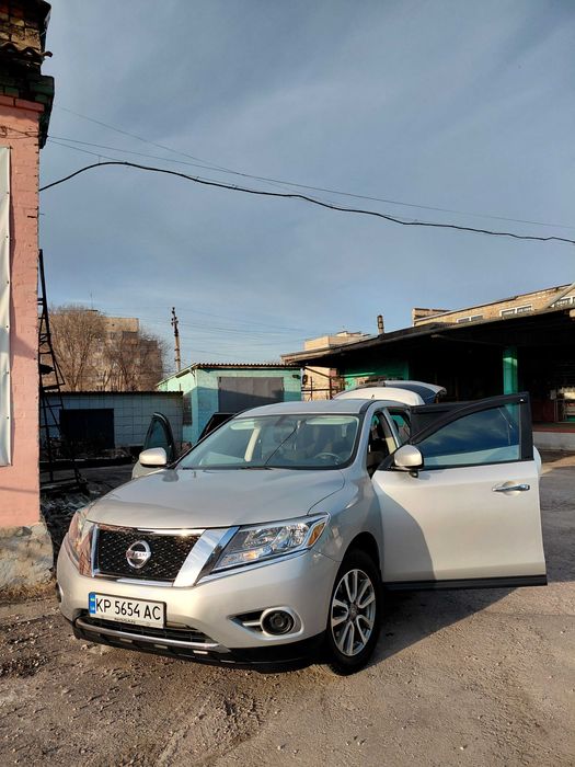 Nissan Pathfinder r52