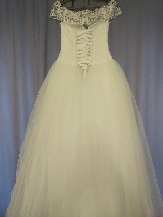 Весільна сукня біла