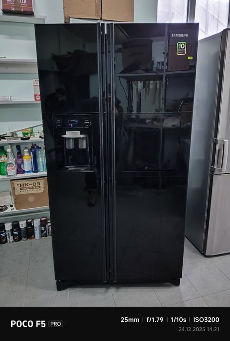 Холодильник Samsung Side by Side