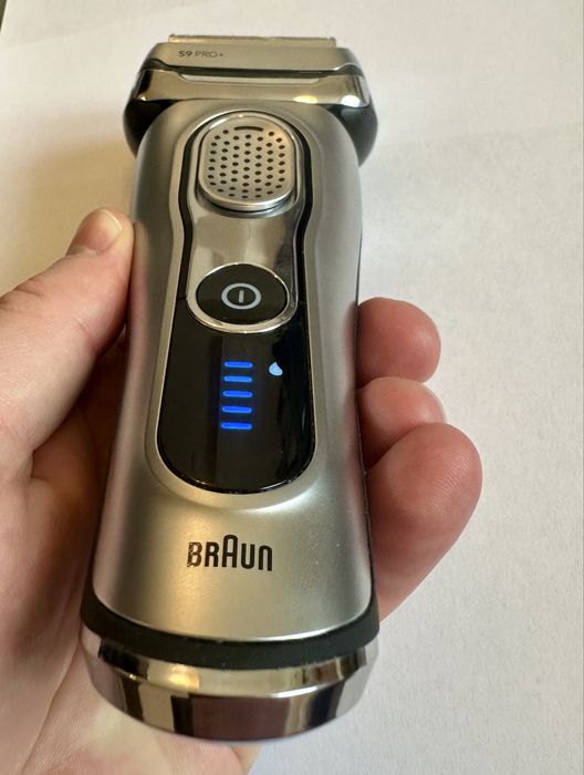 Golarka elektryczna, Braun series 9 (ze stacją czyszczącą)