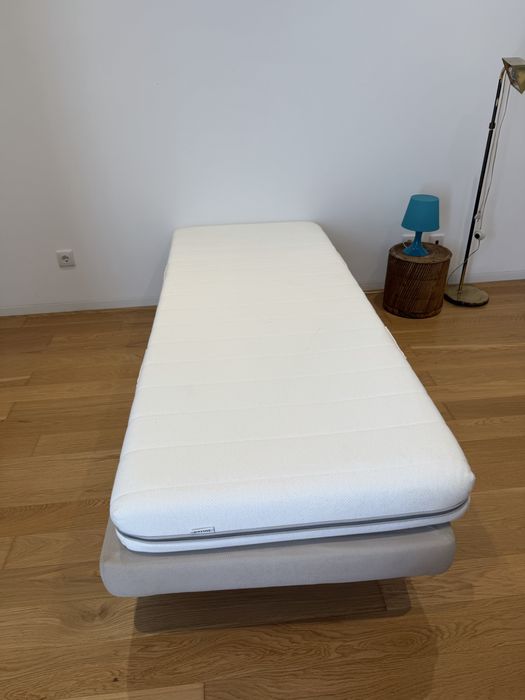 Cama individual 90cm + colchão
