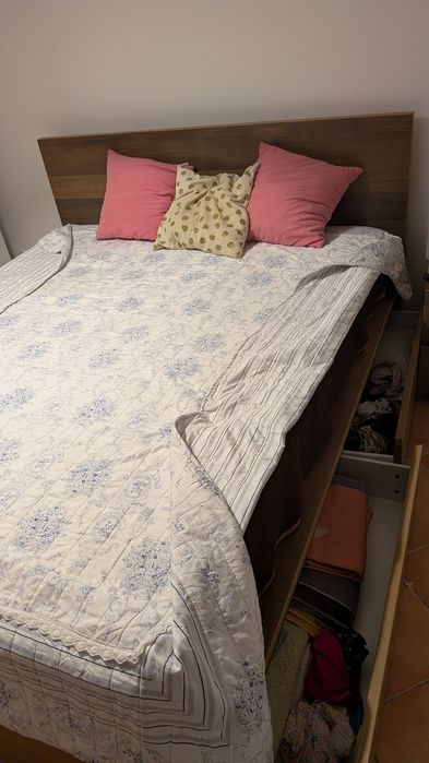 Cama  IKEA 2.00m por 1.60m